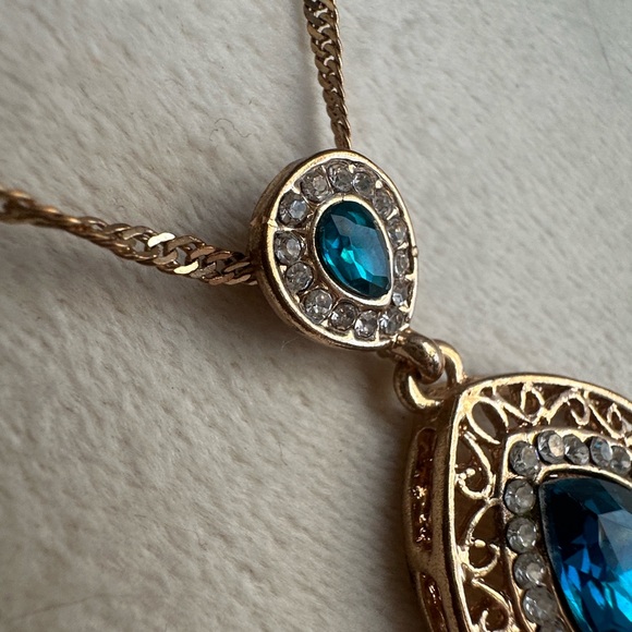 Jewelry - Faceted Blue and Gold Teardrop Pendant Necklace on Twisted Chain